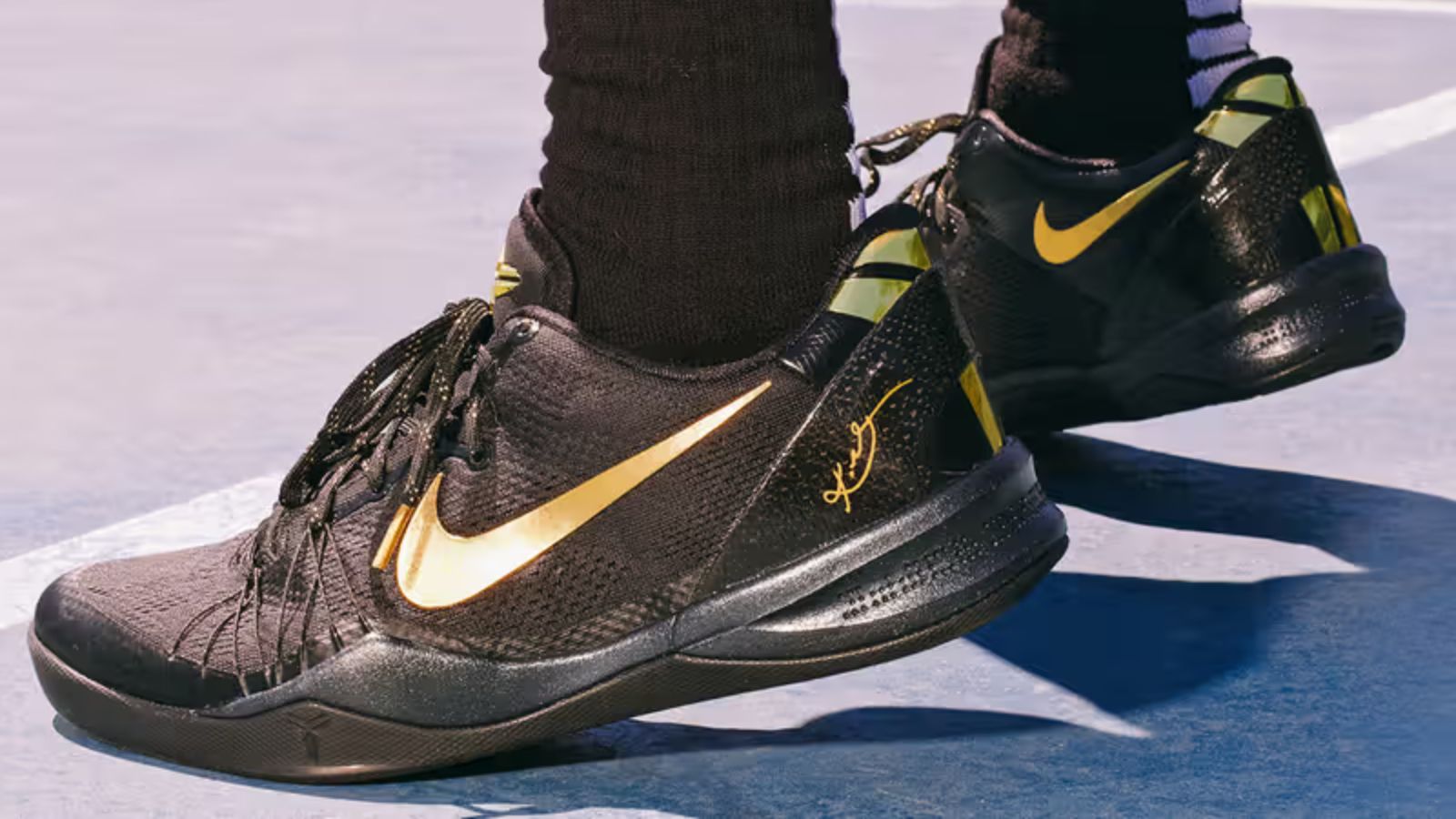 Hinh anh 1: Tran dau NCAA giua Michigan State va UConn voi nhung doi sneaker bieu tuong