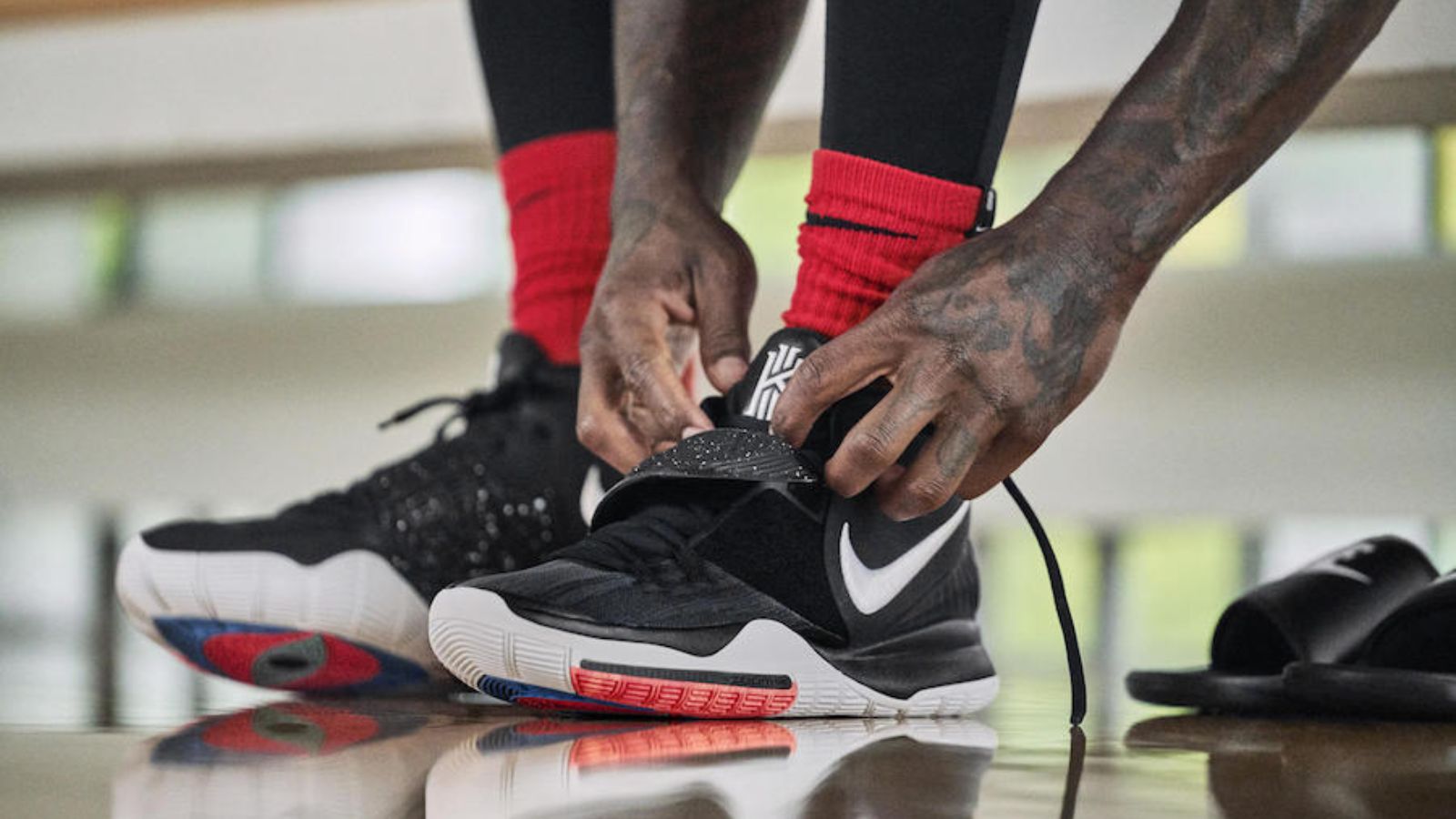 Hinh anh 2: Tran dau NCAA giua Michigan State va UConn voi nhung doi sneaker bieu tuong