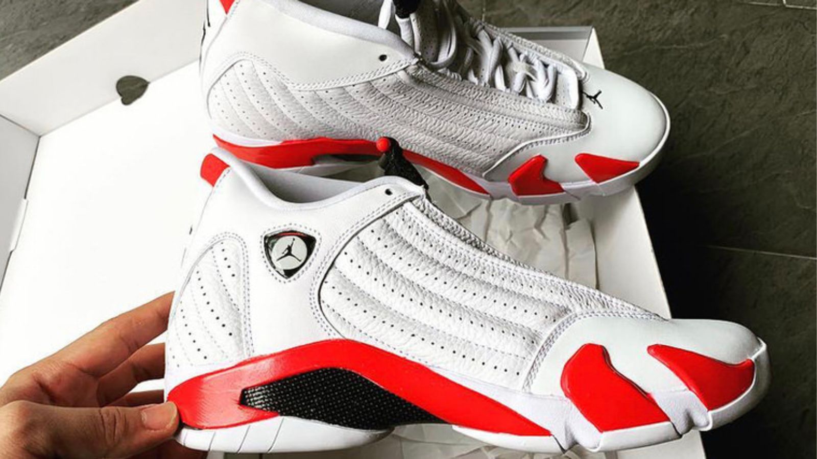 Hinh anh 3: Tran dau NCAA giua Michigan State va UConn voi nhung doi sneaker bieu tuong