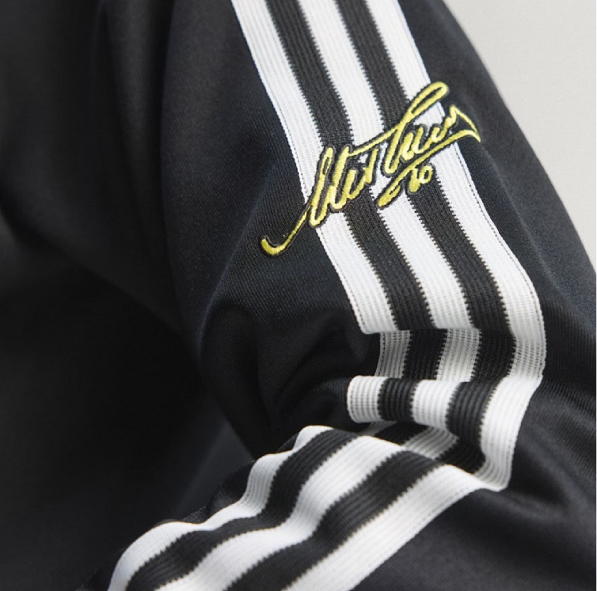 Alternative view of Áo Adidas Juventus Fc 'Black' KB4452