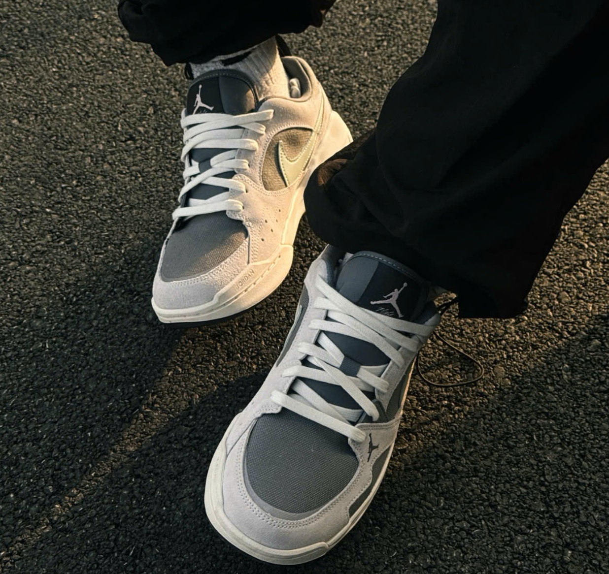 Alternative view of Giày Nike Air Jordan CMFT Era 'Cool Grey' HJ6777-003