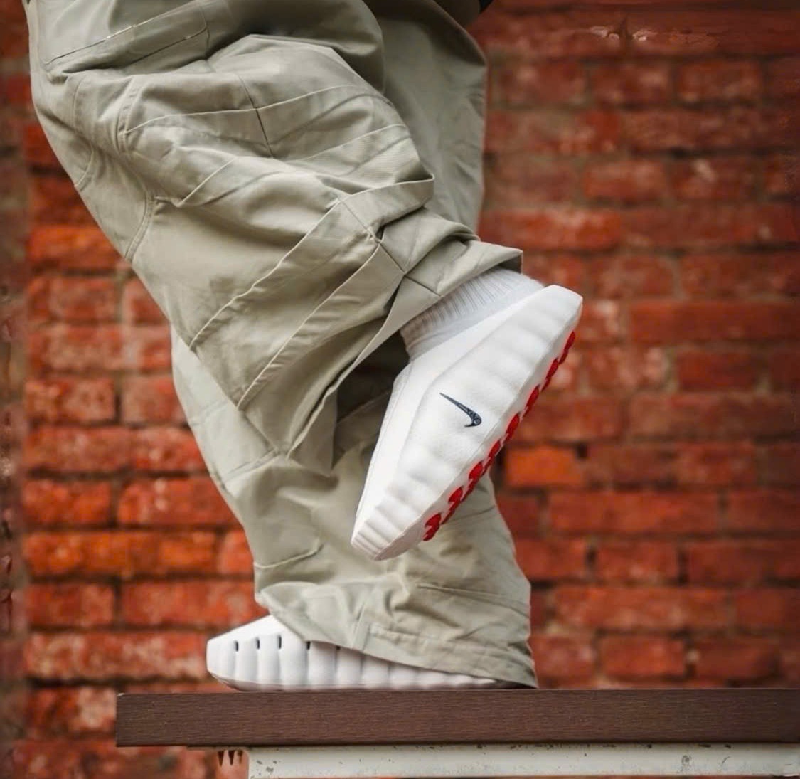Alternative view of Dép Nike Mind 001 Slide 'White Speed Red' HQ4307-101