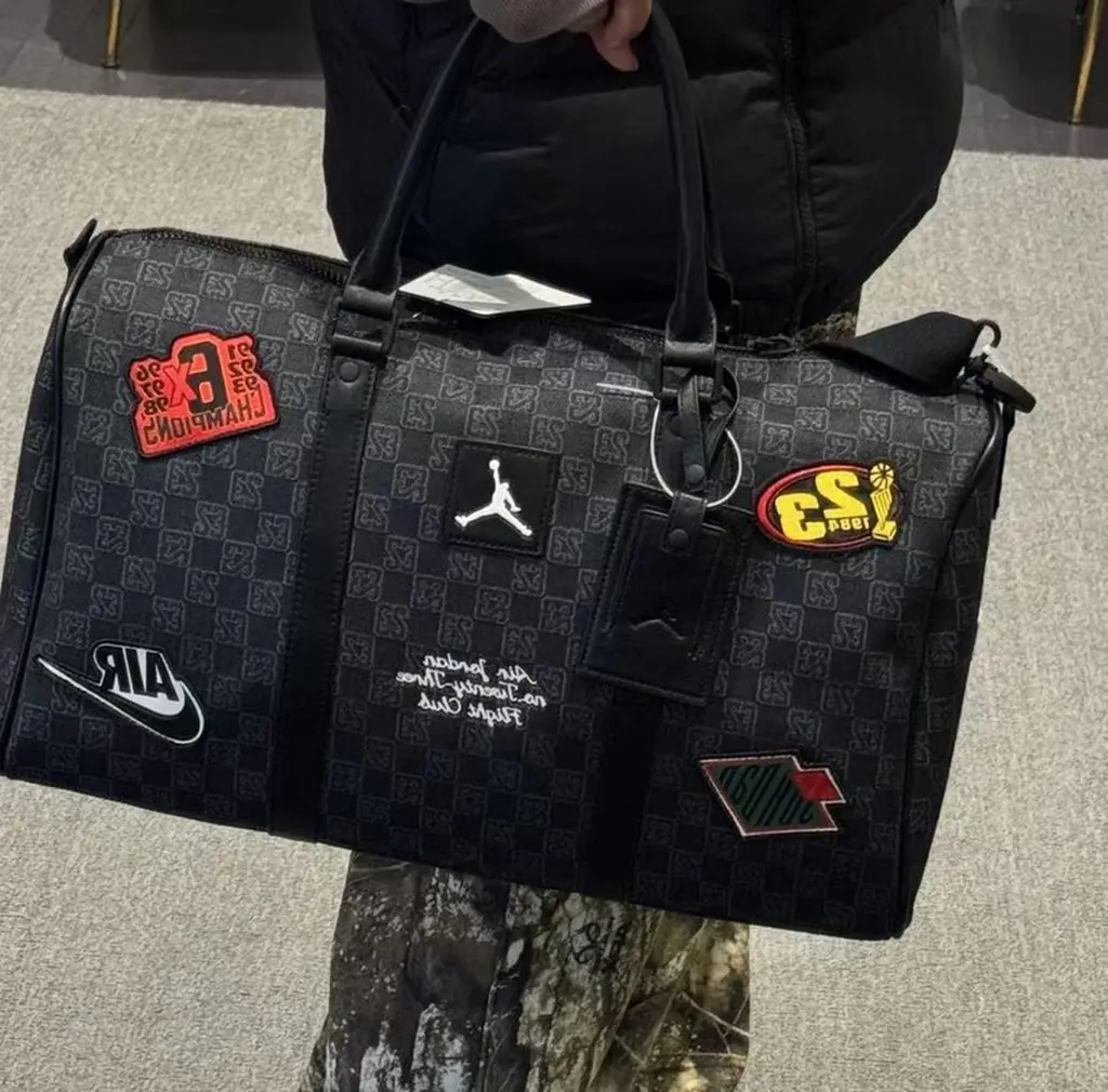 Alternative view of Túi Nike Jordan Monogram Duffle 'Black' IQ3207-010