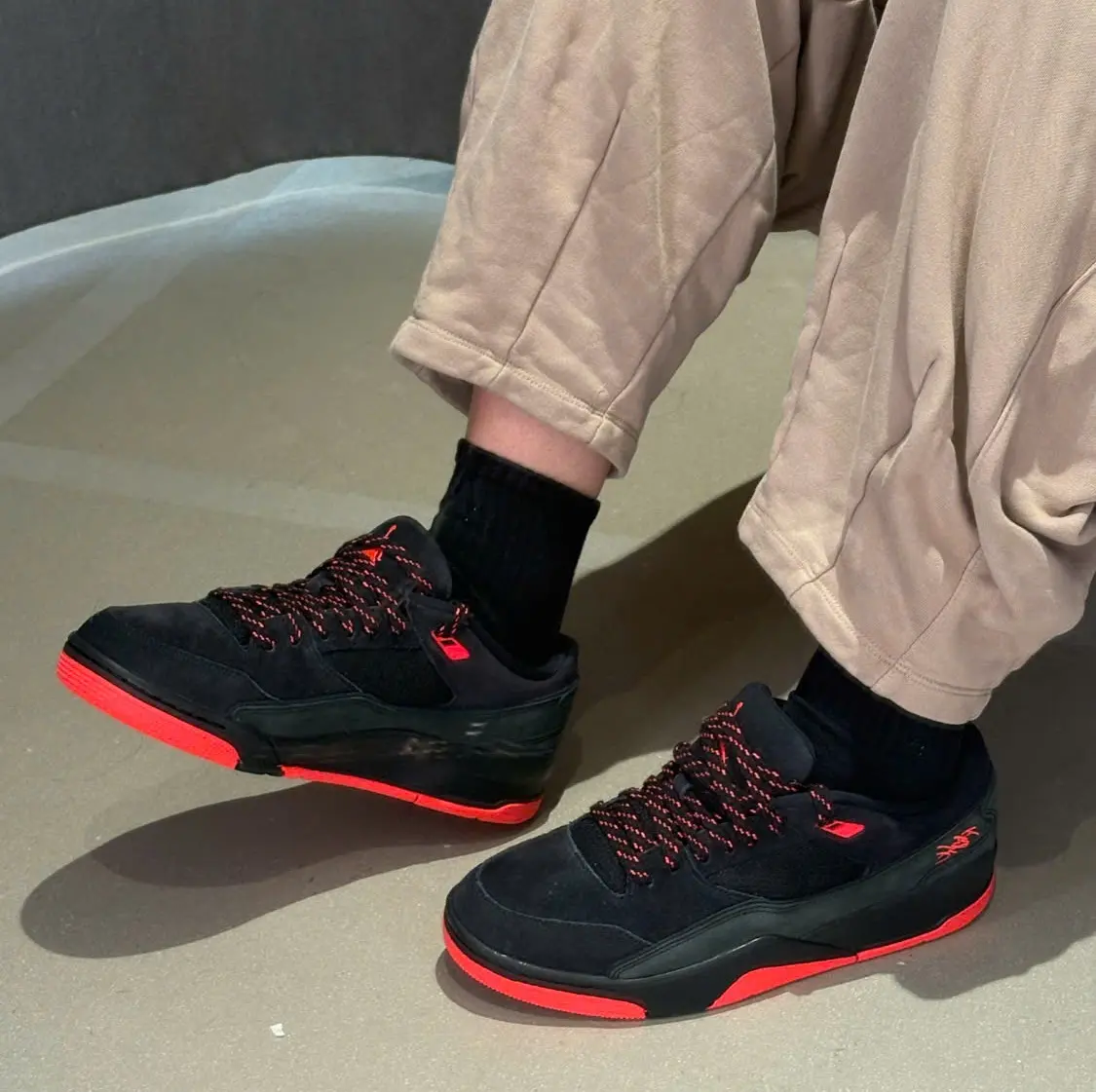 Alternative view of Giày Nike Air Jordan Flight Court 'Black Infrared' HF3255-011