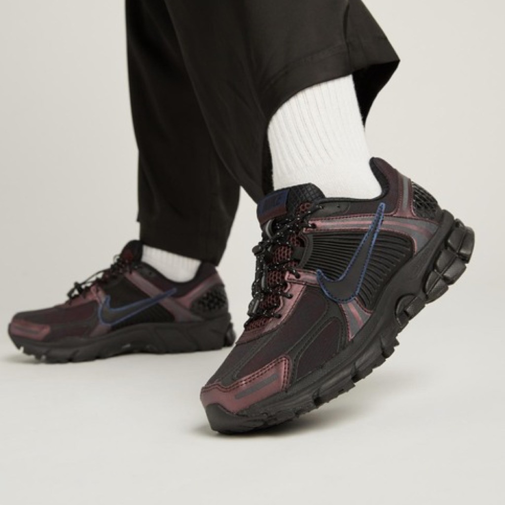 Alternative view of Giày Nike Zoom Vomero 5 'Burgundy Crush' HQ4052-600