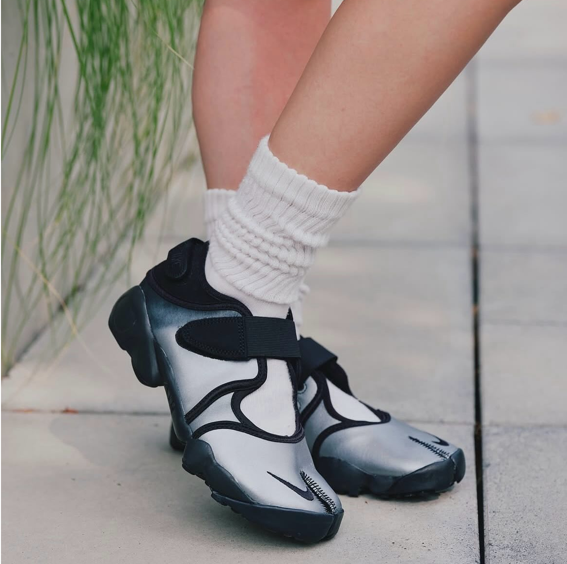 Alternative view of Giày Nike Air Rift LTR 'Metallic Silver' IH3656-095