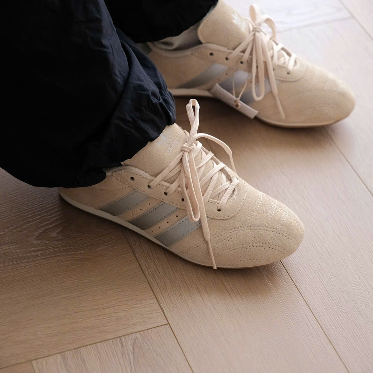 Alternative view of Giày Adidas Taekwondo Lace 'Sand Strata Silver Metallic' JQ0558