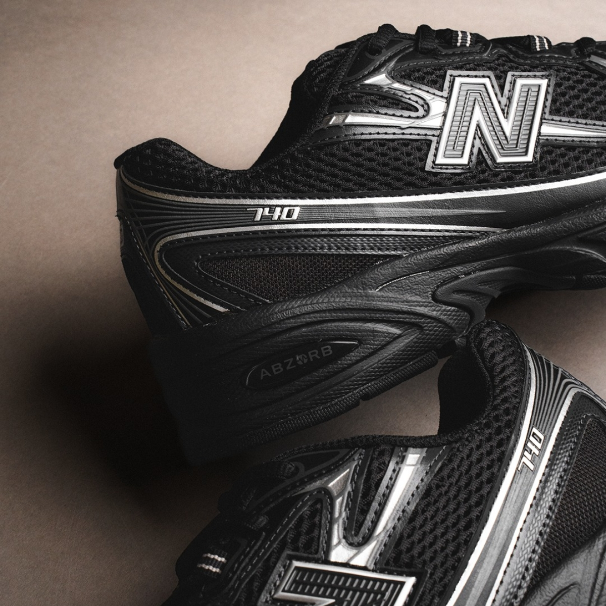 Alternative view of Giày New Balance 740 'Black Silver' U740BM2