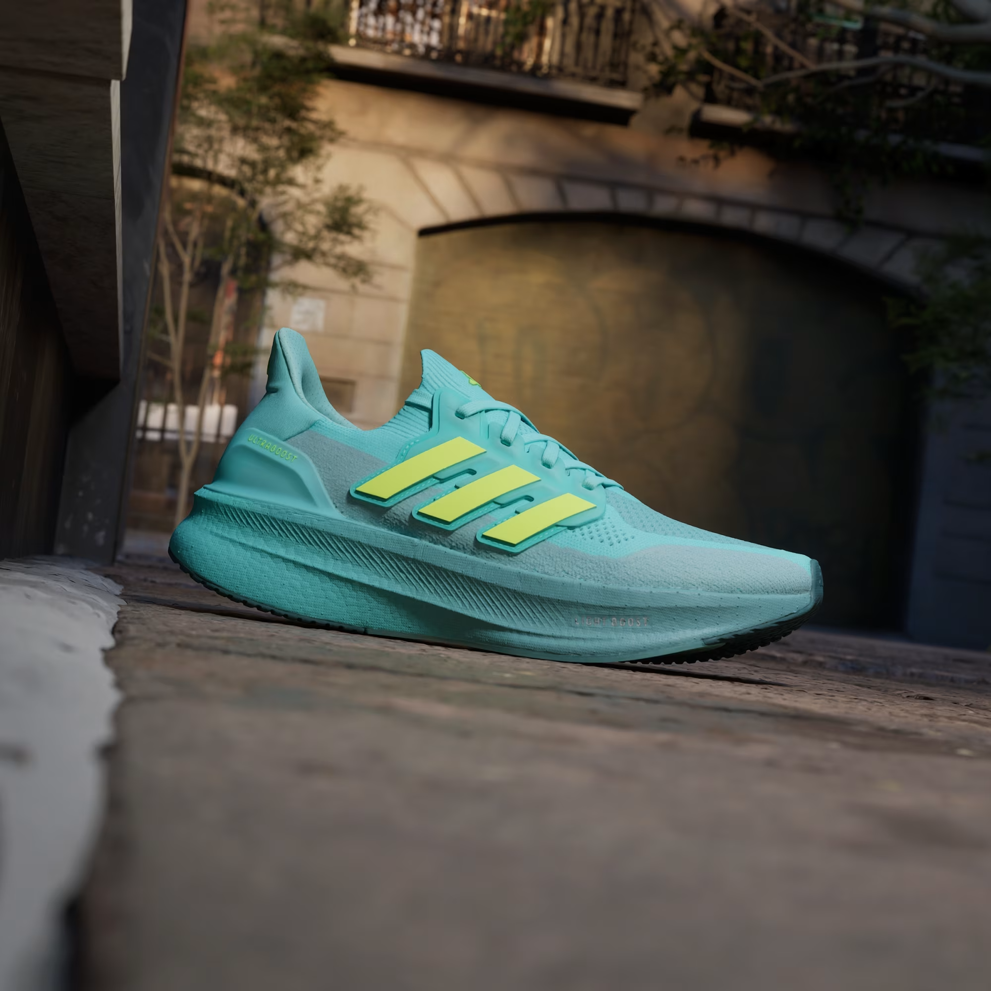 Alternative view of Giày Adidas Ultraboost 5 'Flash Aqua' JQ2909