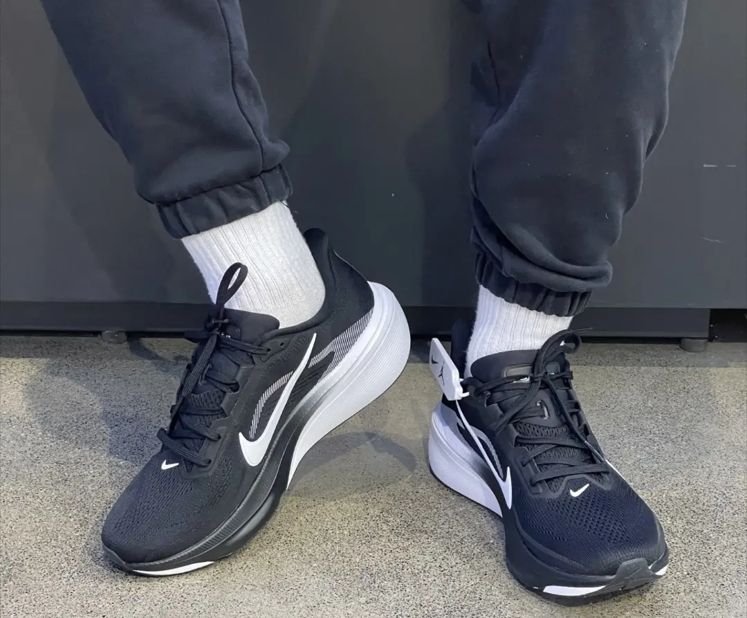 Alternative view of Giày Nike Air Zoom Pegasus 42 'Black White' IB1873-001