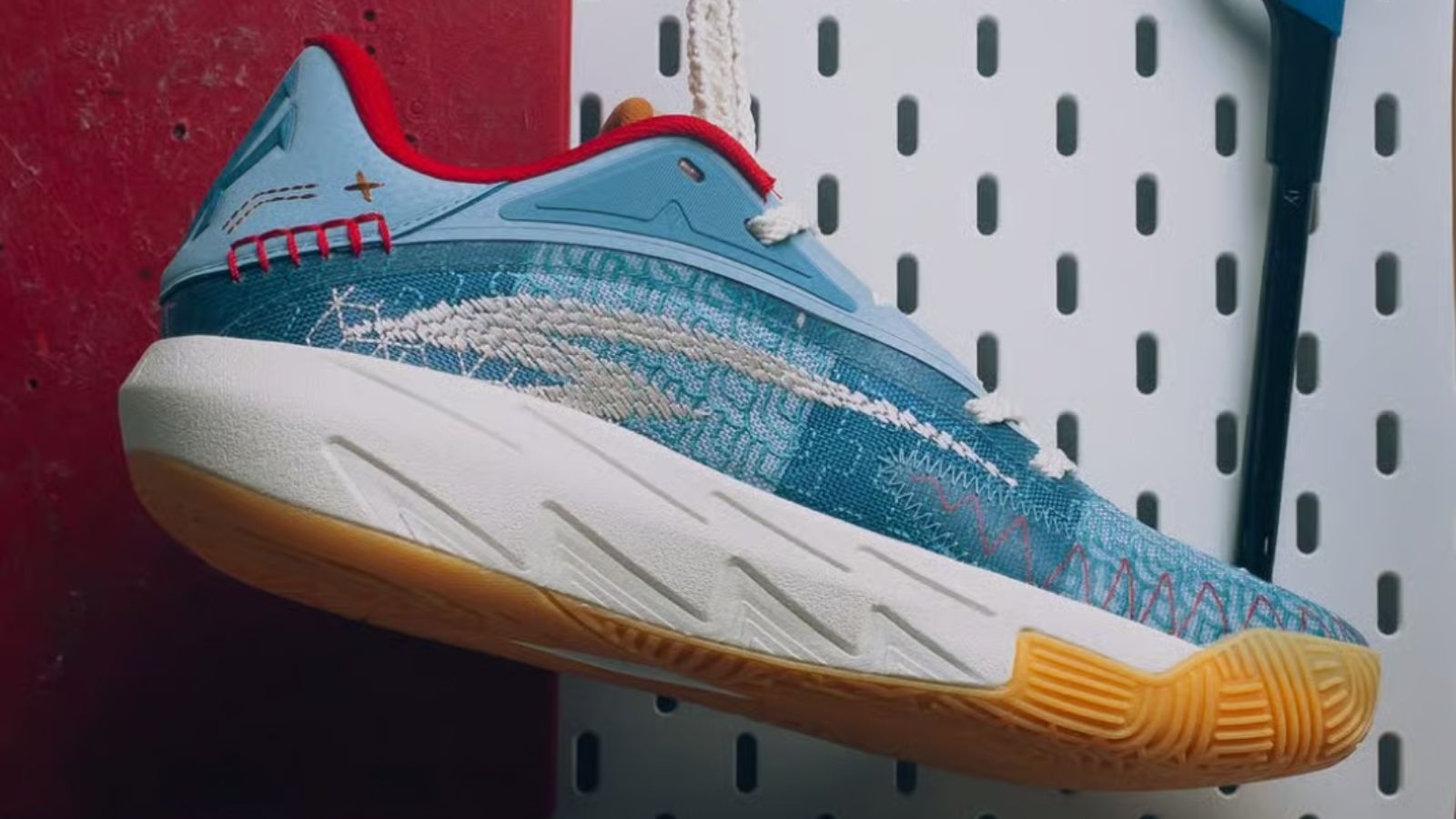 Hinh anh 2: Sneaker Politics x ANTA Kai 3 Patchwork voi thiet ke da chat lieu va mau sac, ra mat tai Dallas.