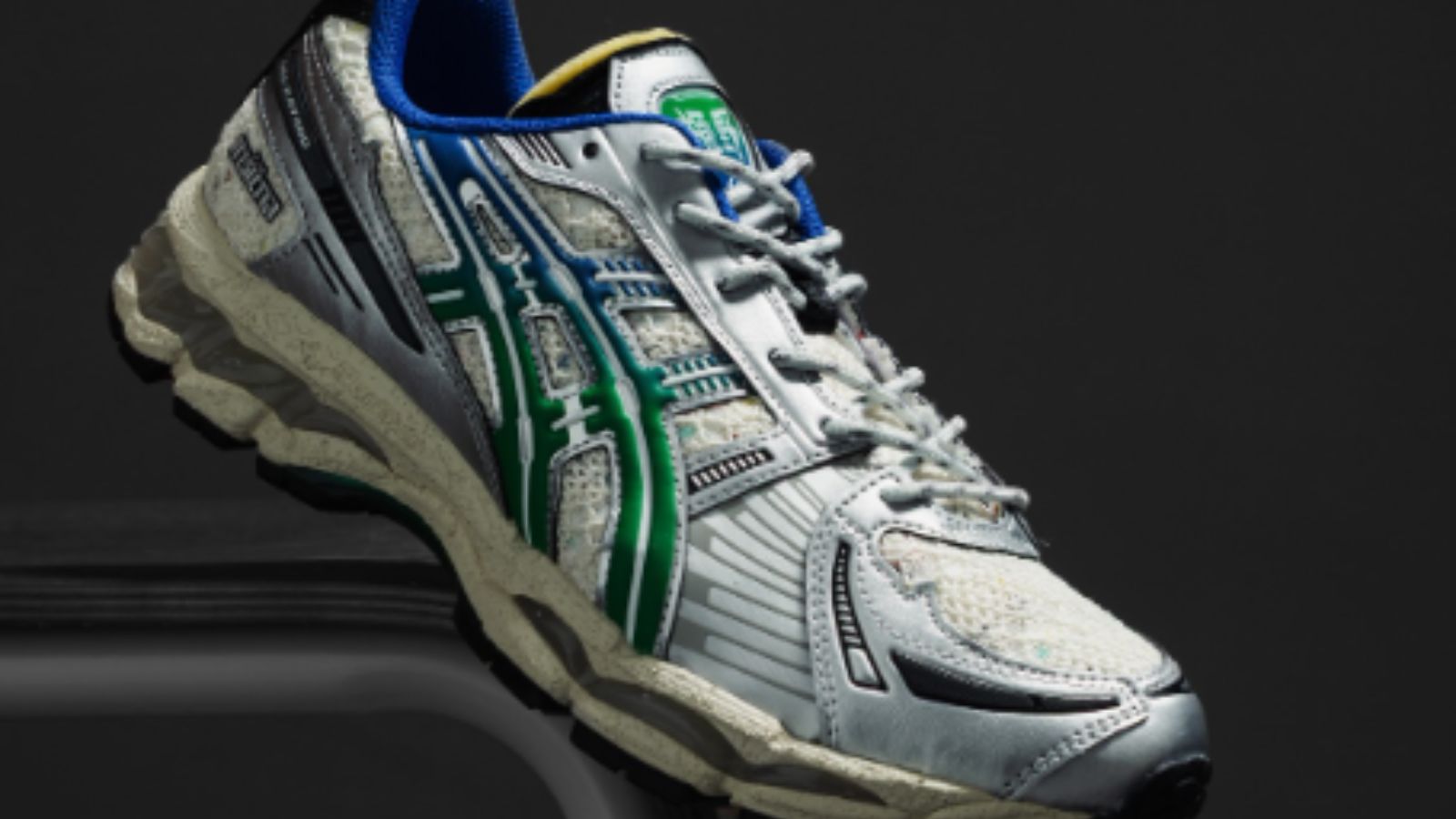 Hinh anh 5: Giay CARNIVAL x ASICS Gel-Kayano 12.1 voi thiet ke lay cam hung tu Phra Nakhon, Bangkok.