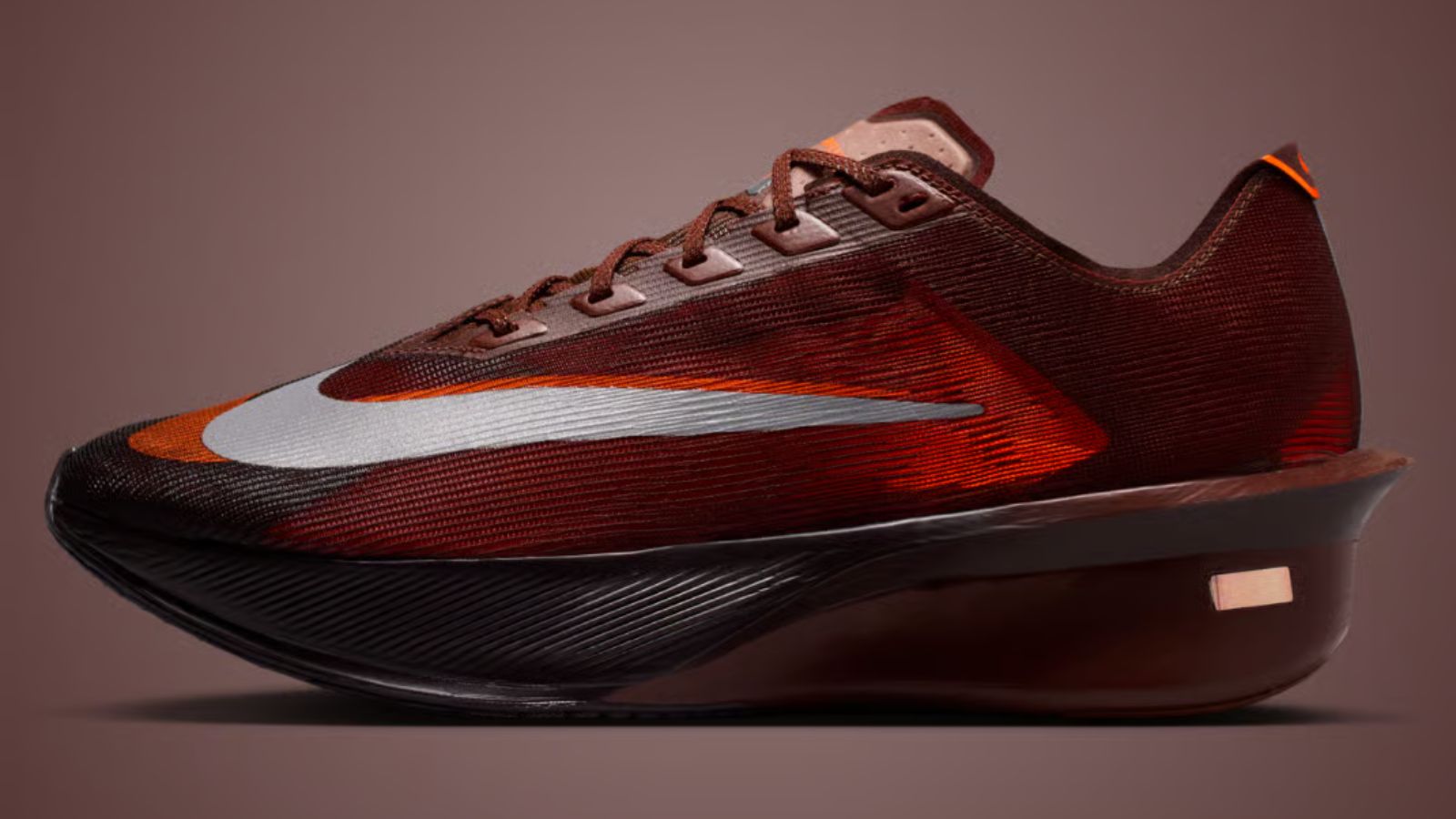 Hinh anh 5: Renegade X Nike Barrios Unidos: Vaporfly 4 va Vomero Premium