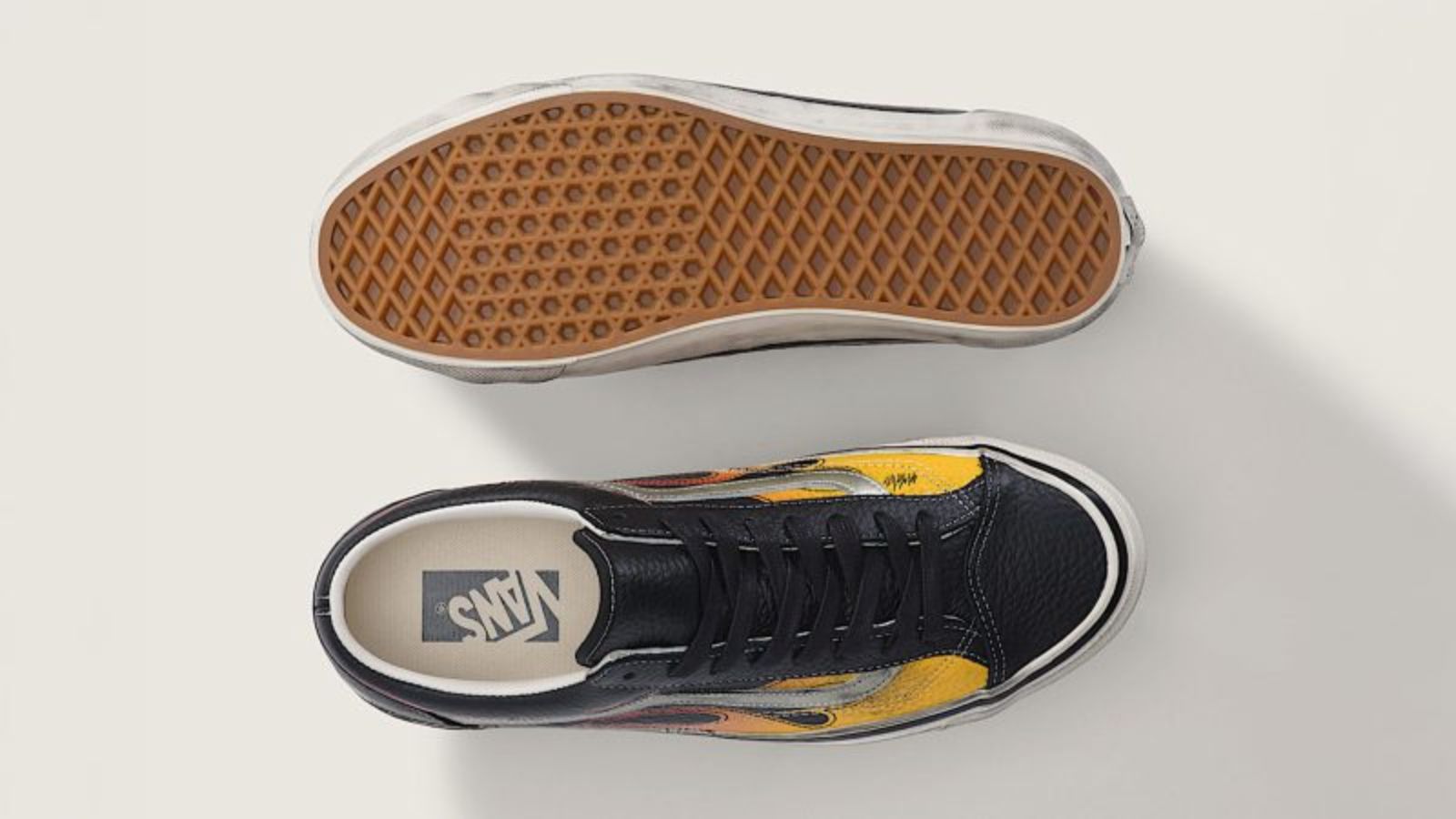 Hinh anh 3: Vans Old Skool Flame voi hoa tiet lua va phong cach vintage
