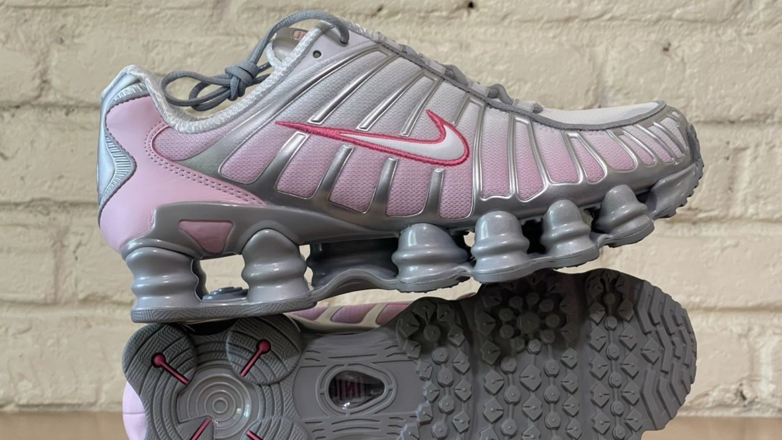 Hinh anh 5: Giay Nike Air Max 95 ‘Pink Foam’ voi thiet ke mau hong noi bat