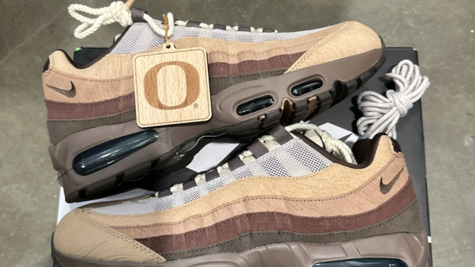 Hinh anh 3: Air Max 95 'The Woods' va 'Lumber Yard' ton vinh san bong Oregon Ducks