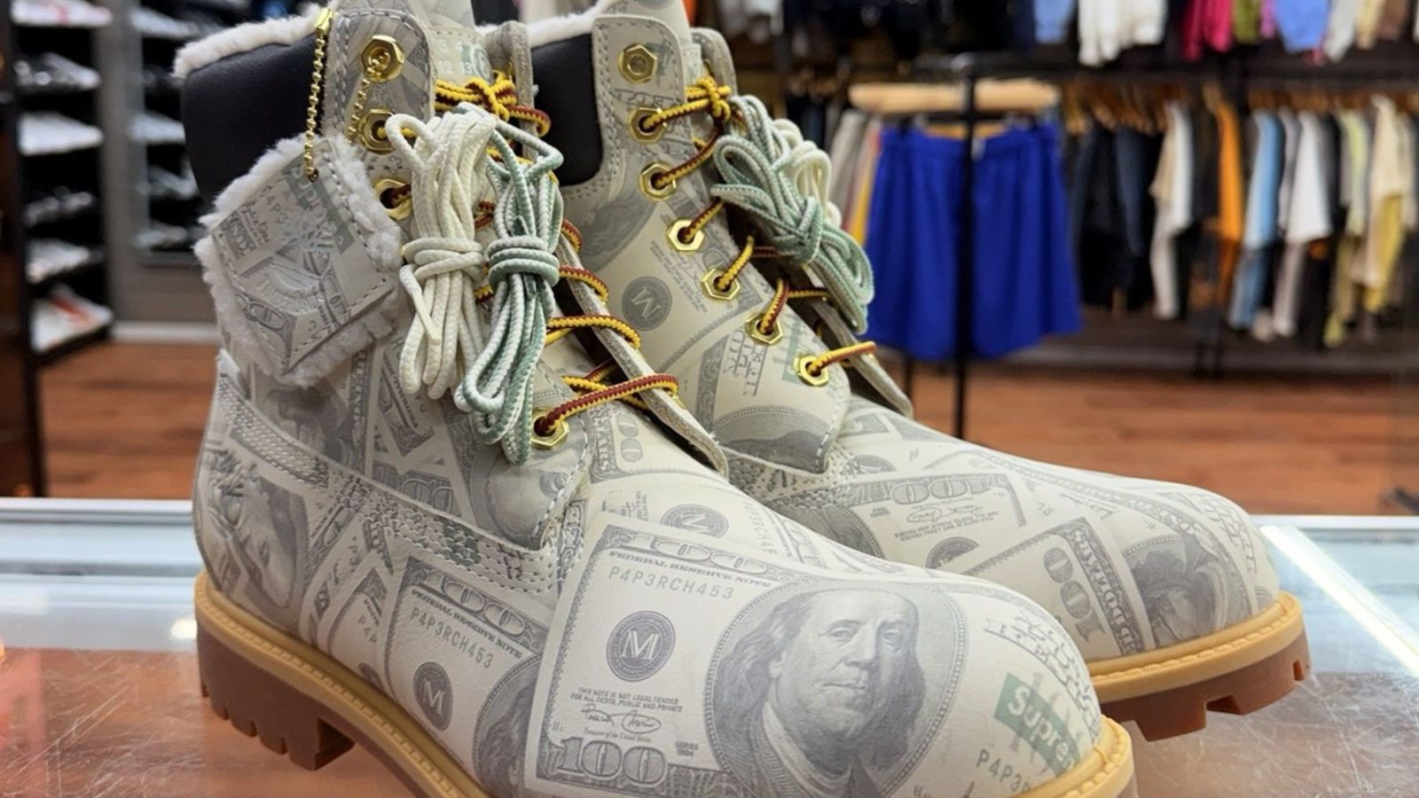 Hinh anh 4: Phien ban Timberland 6-Inch Boot phu hoa tiet tien do tu MM6 Maison Margiela va Supreme