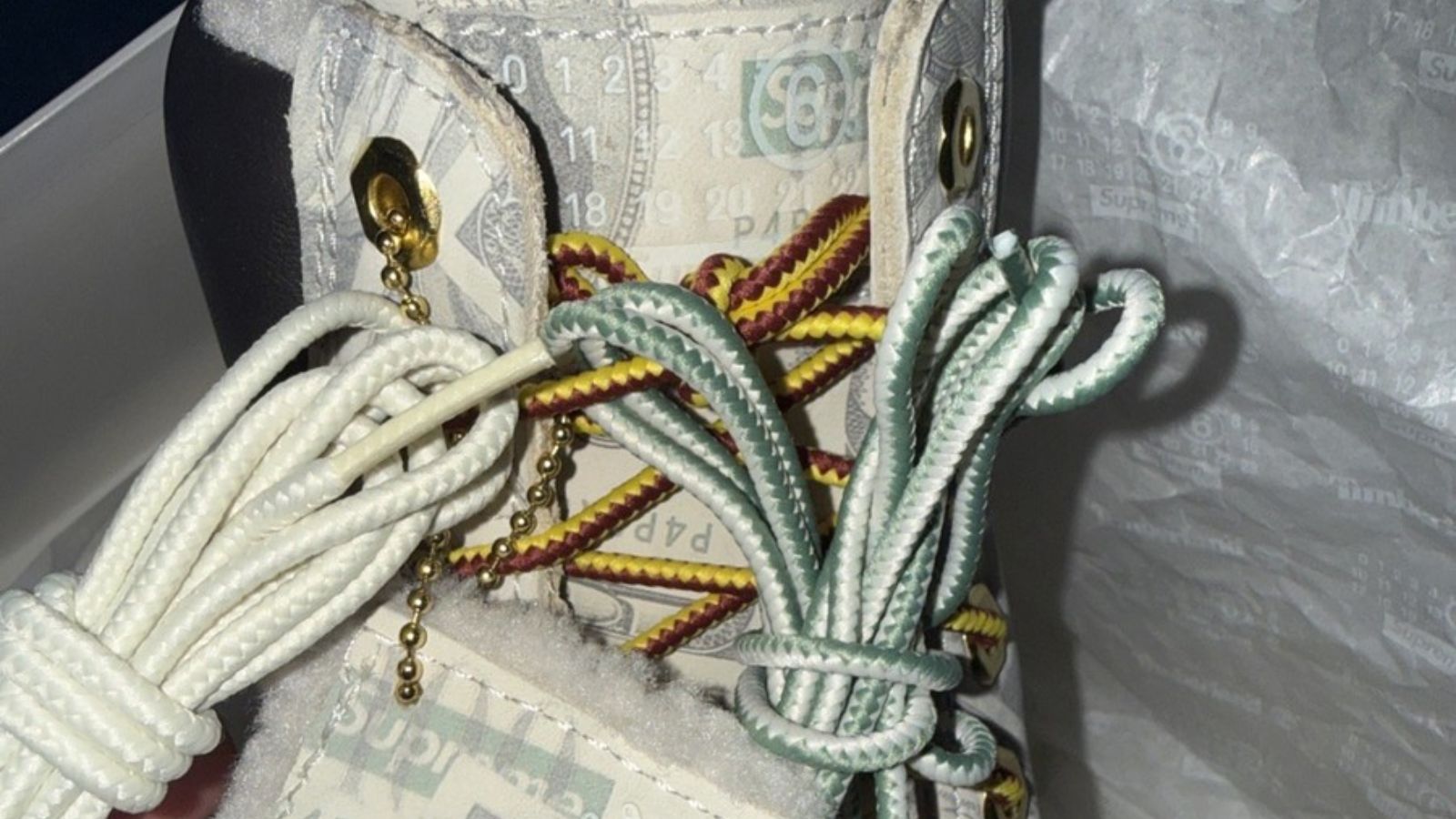 Hinh anh 5: Phien ban Timberland 6-Inch Boot phu hoa tiet tien do tu MM6 Maison Margiela va Supreme