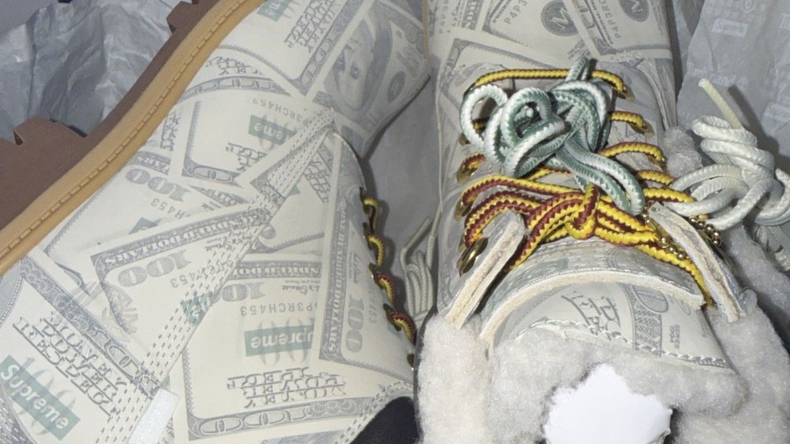 Hinh anh 6: Phien ban Timberland 6-Inch Boot phu hoa tiet tien do tu MM6 Maison Margiela va Supreme