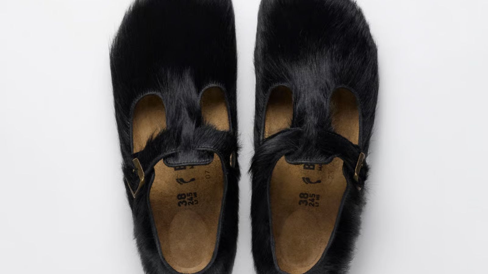 Hinh anh 7: Hinh anh mo ta bo suu tap Song For The Mute x Birkenstock voi bon nhan vat doc dao.