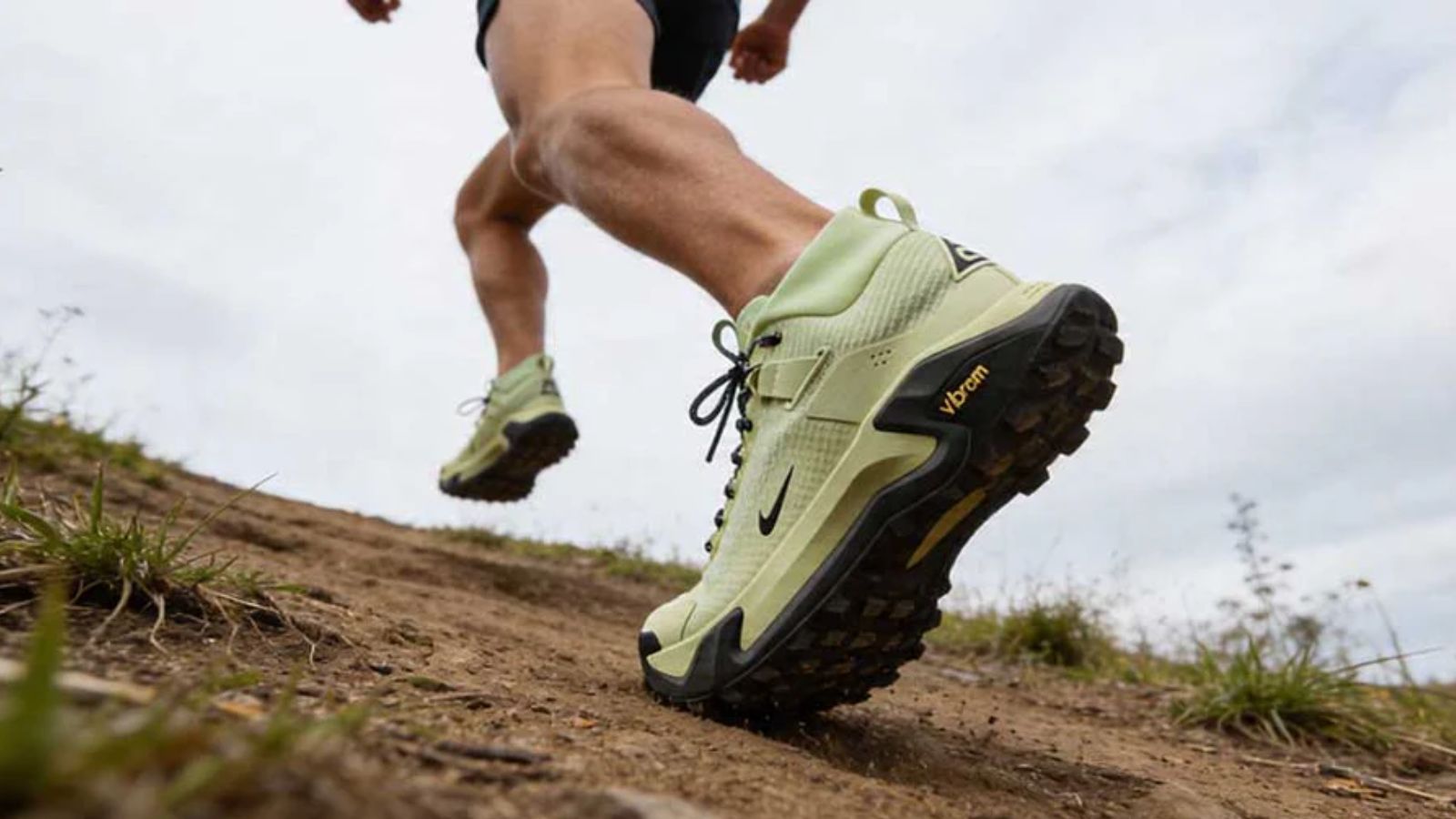 Hinh anh 5: Giay Nike ACG Zegama Hike mau xanh la noi bat cho hiking