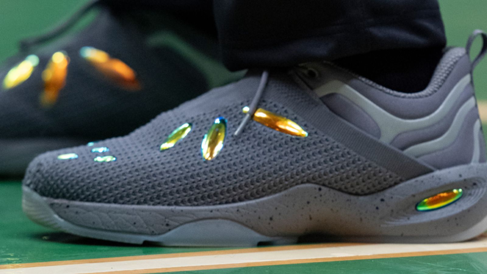 Hinh anh 3: Jaylen Brown ra mat thuong hieu giay 741 Performance tren san bong ro
