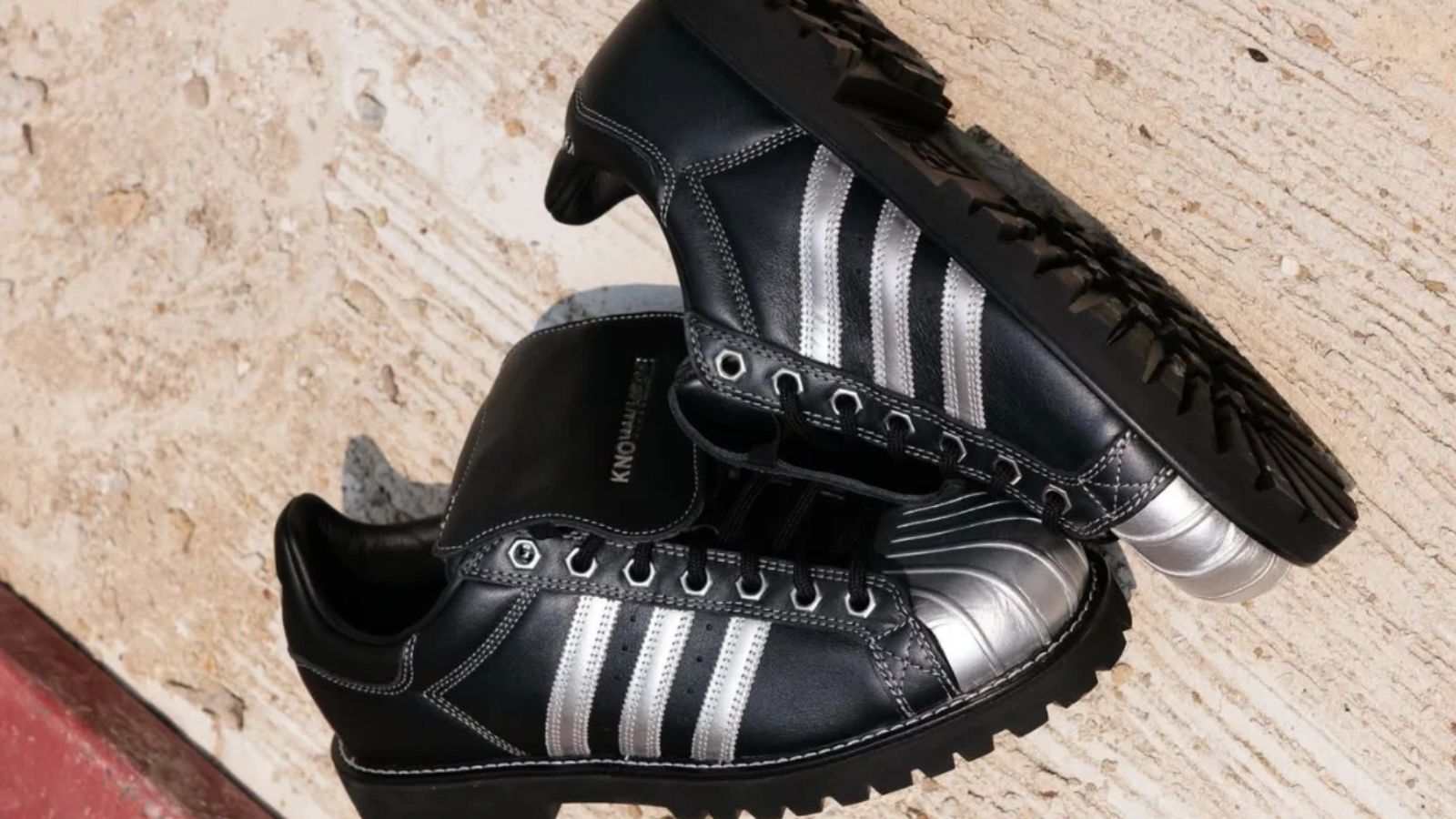 Hinh anh 1: Giay adidas Superstar x Knowwhere voi thiet ke work boot da cao cap