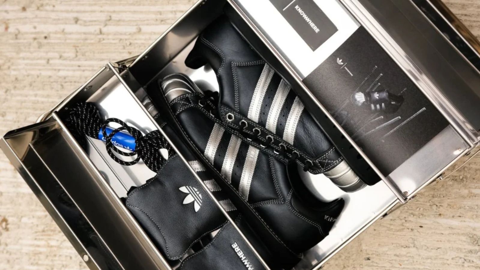Hinh anh 3: Giay adidas Superstar x Knowwhere voi thiet ke work boot da cao cap