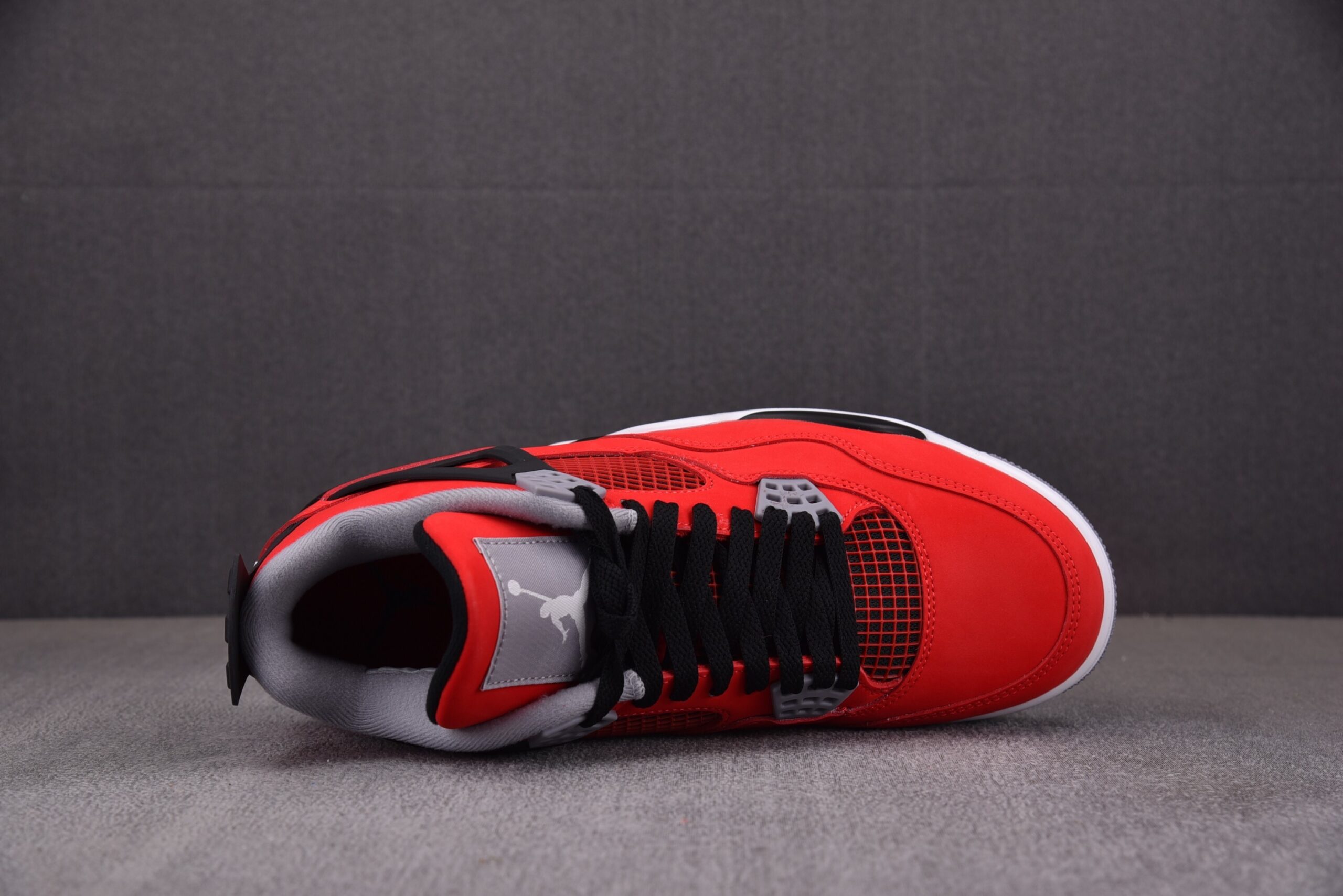 Jordan 4 "Toro Bravo" 2026: Có Gì Hot?