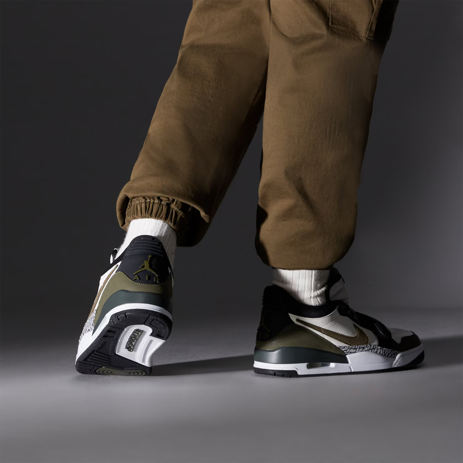 Alternative view of Giày Nike Air Jordan Legacy 312 Low 'Medium Olive' CD7069-120