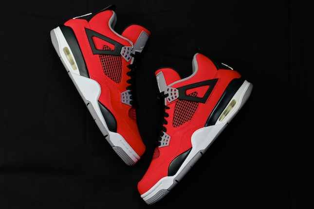 Jordan 4 "Toro Bravo" 2026: Có Gì Hot?