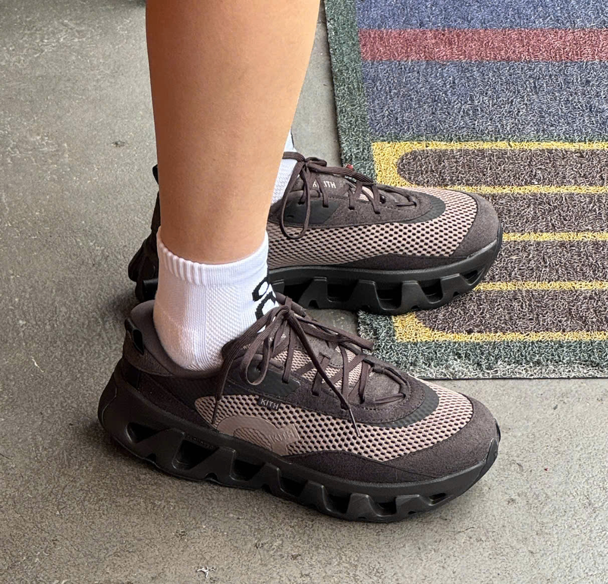 Alternative view of Giày Nữ On Running x KITH K-Tech 2 'Thorn' 3WG11024969