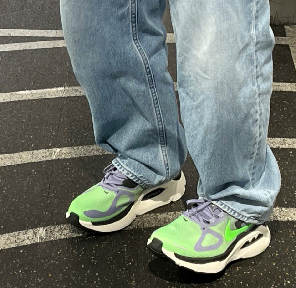 Alternative view of Giày Nike Structure Plus 'Iron Purple Voltage Green' HQ3048-501