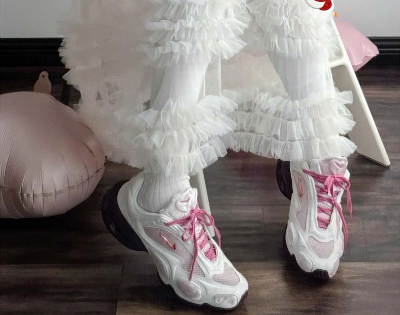 Alternative view of Giày Nike Air Max Muse 'Valentine's Day' IQ1152-666