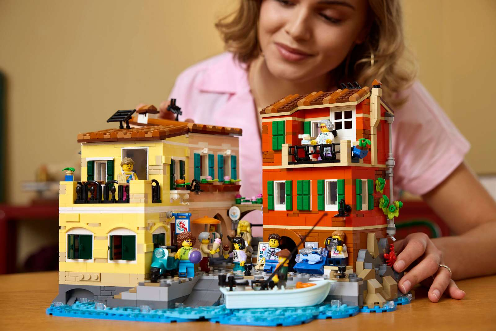 Alternative view of Mô Hình Lego Italian Riviera 21359