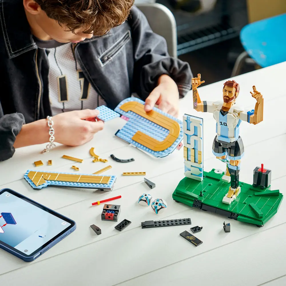 Alternative view of Mô Hình Lego Lionel Messi 43015