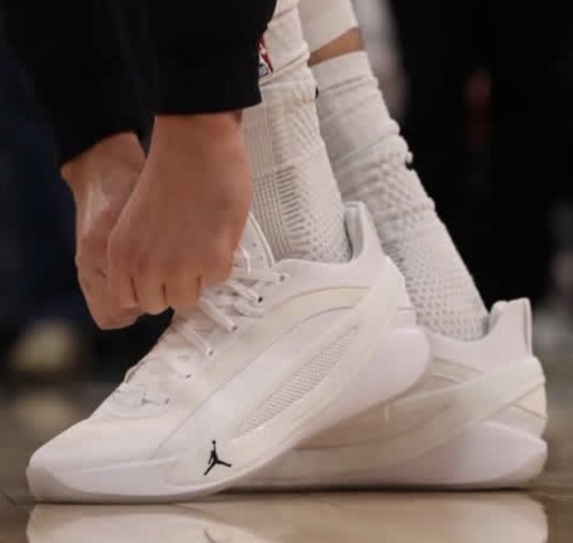 Hinh anh 3: Hinh anh giay bong ro Jordan Luka 5 voi thiet ke va cong nghe tien tien