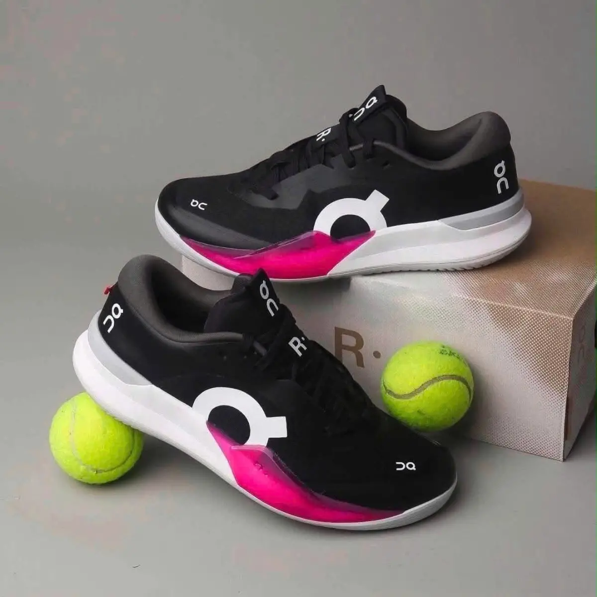 Alternative view of Giày On The Roger Pro 3 Clay 'Black Pink' 3MG10802890