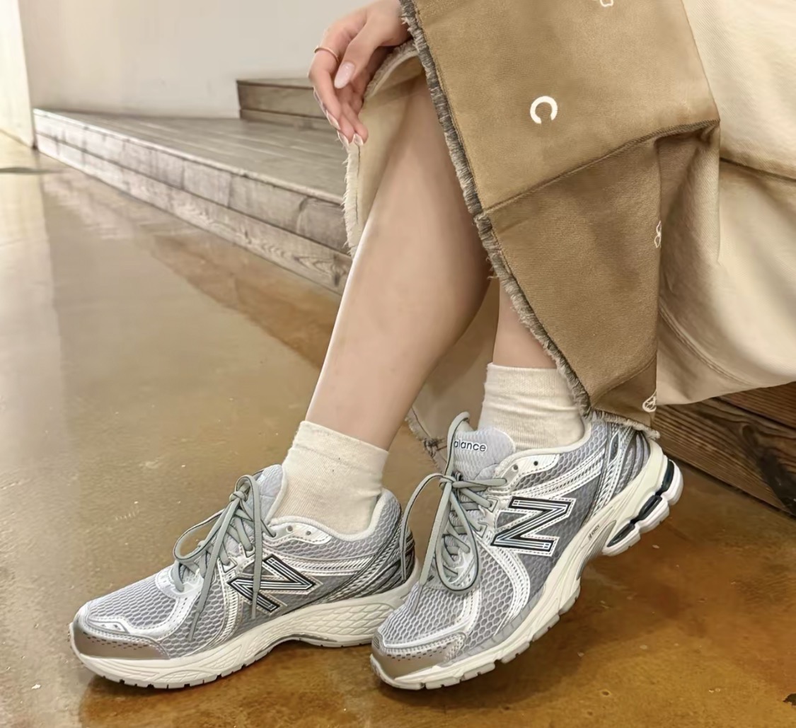 Alternative view of Giày New Balance 860 V2 'Grey' M8604LI