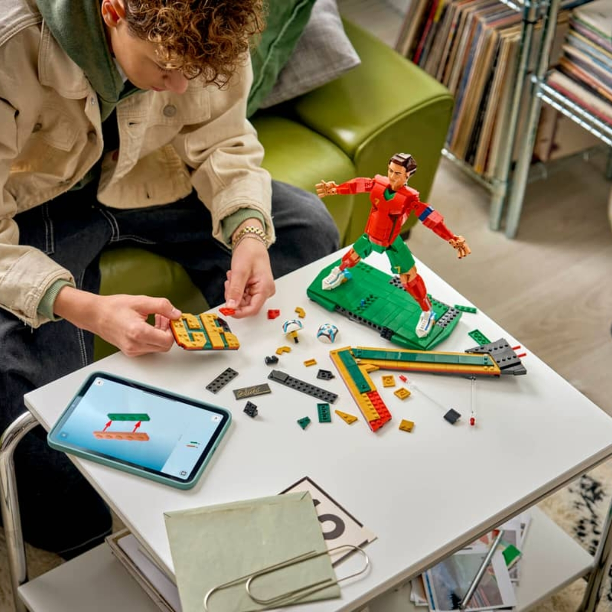 Alternative view of Mô Hình Lego Editions Cristiano Ronaldo – Soccer Legend 43016