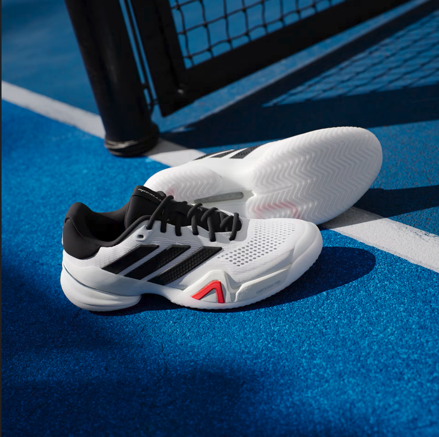 Hinh anh 1: Giay tennis Adidas Barricade 14 the he moi voi thiet ke hien dai va cong nghe tien tien.
