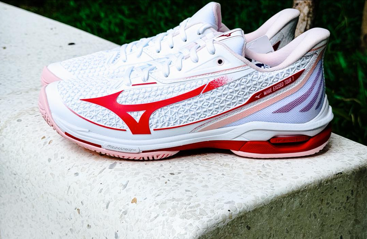 Đánh giá chi tiết giày tennis Mizuno Wave Exceed Tour 7 siêu tốc độ