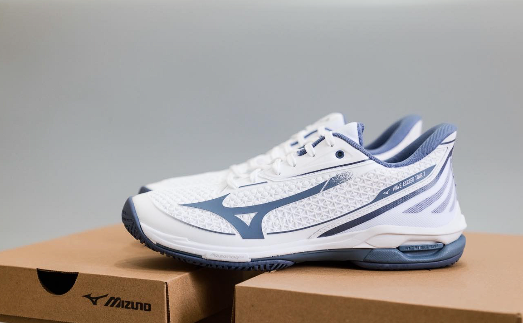 Đánh giá chi tiết giày tennis Mizuno Wave Exceed Tour 7 siêu tốc độ