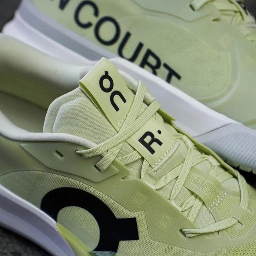 Hinh anh 5: Giay tennis On The Roger Pro 3, hop tac voi Roger Federer, su dung cong nghe CloudTec va Speedboard, thiet ke hien dai, toi uu cho quan vot.