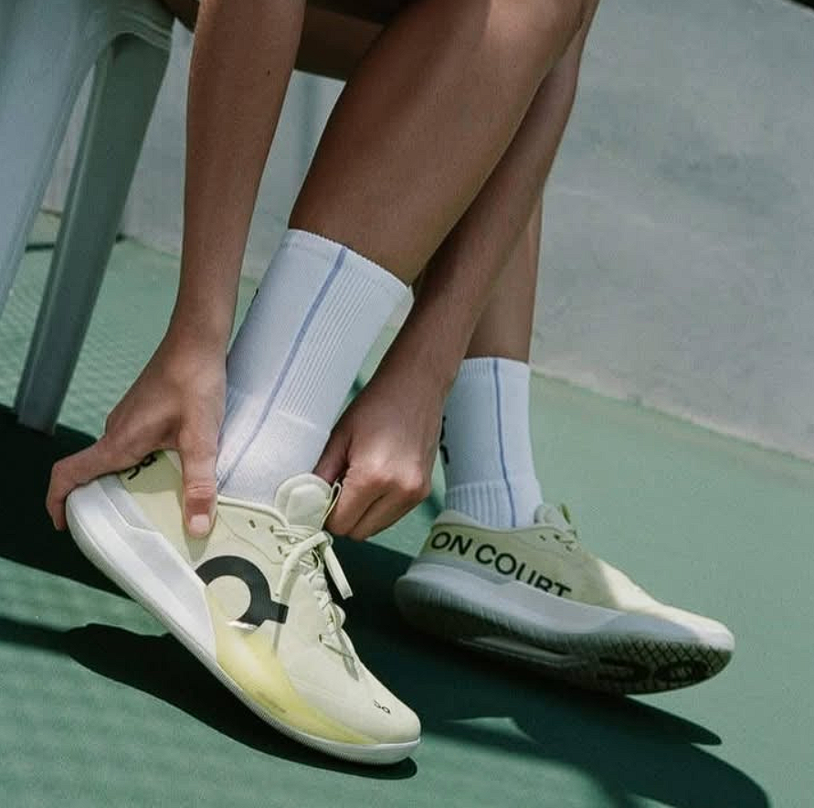Hinh anh 2: Giay tennis On The Roger Pro 3, hop tac voi Roger Federer, su dung cong nghe CloudTec va Speedboard, thiet ke hien dai, toi uu cho quan vot.