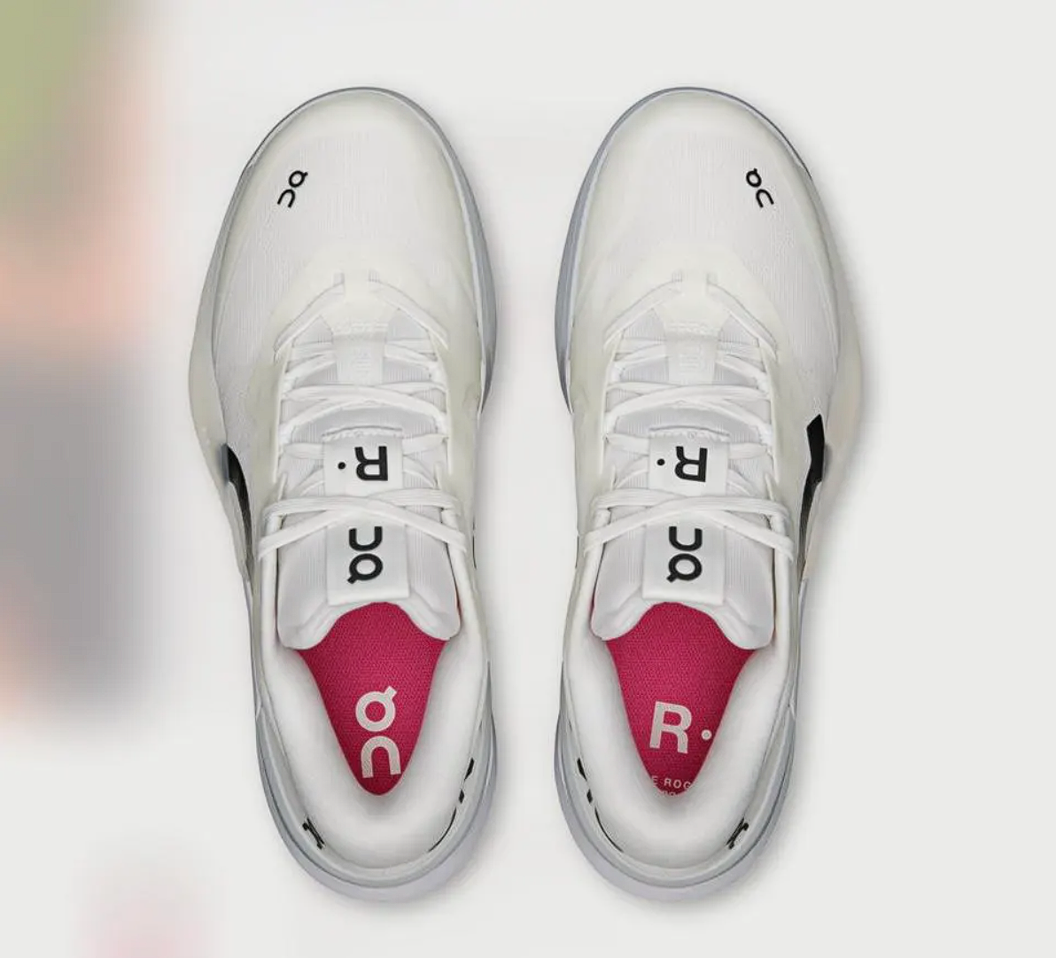 Hinh anh 4: Giay tennis On The Roger Pro 3, hop tac voi Roger Federer, su dung cong nghe CloudTec va Speedboard, thiet ke hien dai, toi uu cho quan vot.