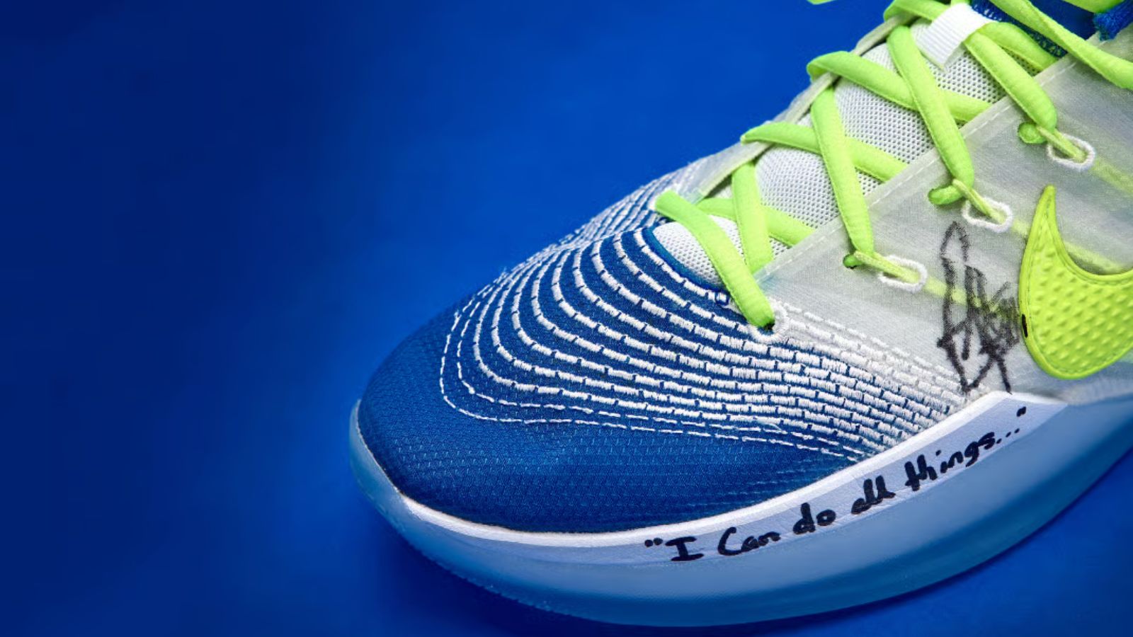 Hinh anh 5: Steph Curry dung canh cac doi sneaker trong phien dau gia tu thien