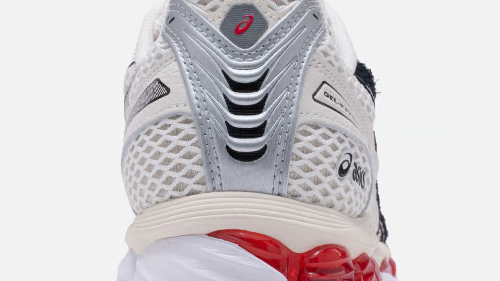 Hinh anh 6: ASICS Gel-Kayano 12.1 The Spark voi phoi mau Cream/Black-Red, thiet ke lay cam hung tu que diem