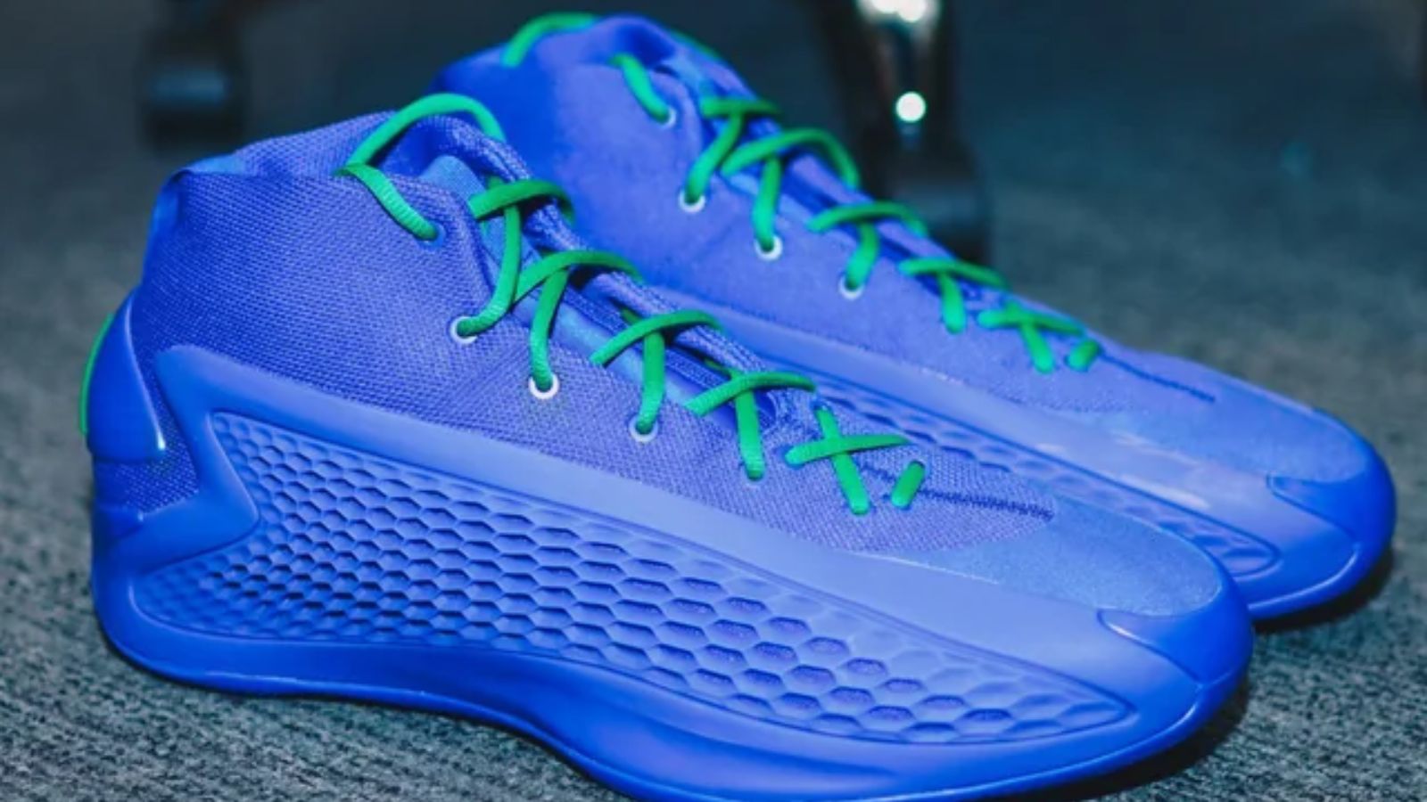 Hinh anh 2: adidas Believe That 1 Velocity Blue - Giay bong ro gia tot, mau xanh noi bat, phu hop cho mua he 2026
