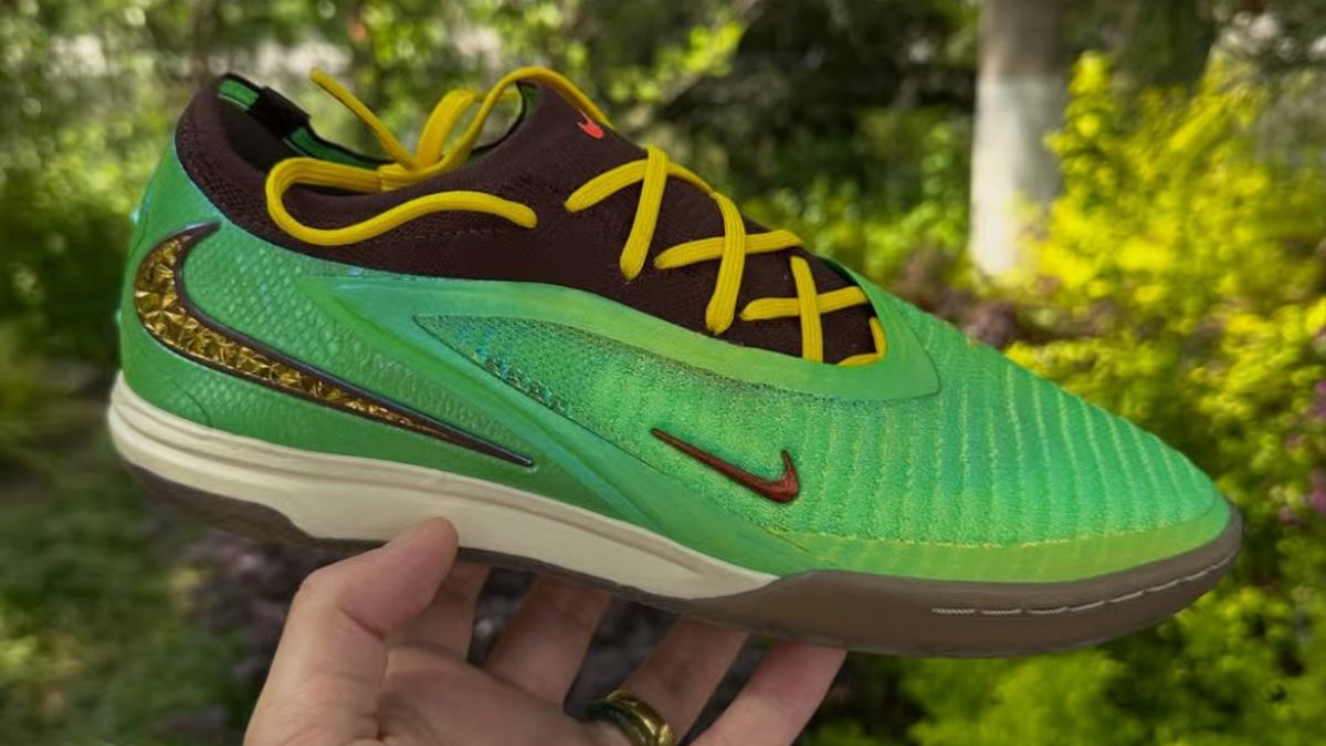 Travis Scott va Nike Phantom 6 Low Elite IC SE tren san bong